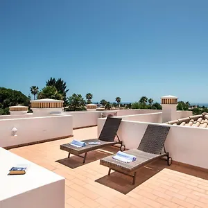 https://beautiful-two-bedroom-apartment-with-roof-terrace.hotelaalgarve.com